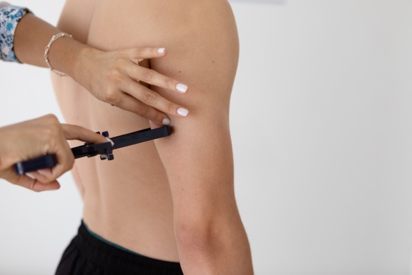 Adipometria: uma abordagem abrangente para avaliação corporal Adipometria: uma abordagem abrangente para avaliação corporal